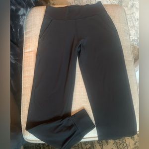 Lululemon black align jogger size 6, 25” Used in good condition.